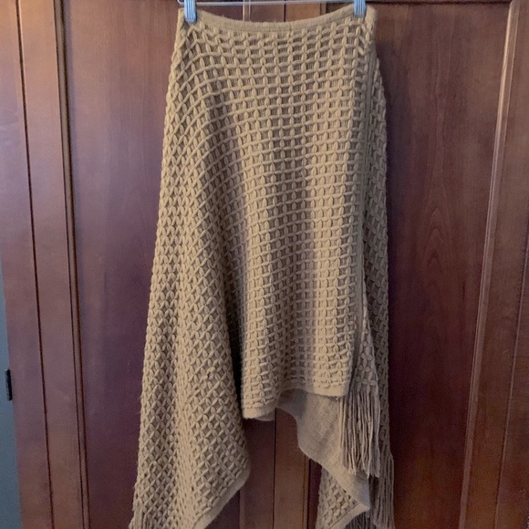 Camel sweater poncho - Picture 1 of 8